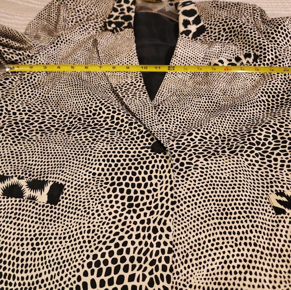 BEAUTIFUL ANIMAL PRINT JACKET/BLAZER 100% SILK EUC - Picture 4 of 11